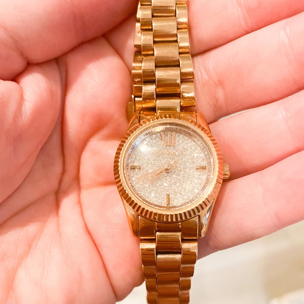 Michael Kors Rose Gold watch - Picture 1 of 3